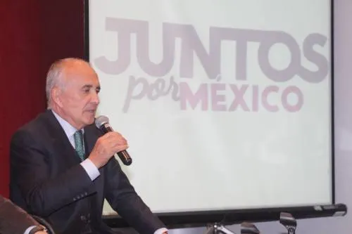 RMV desistirá de candidatura presidencial para ir por senaduría y lograr fuero: Ferriz de Con