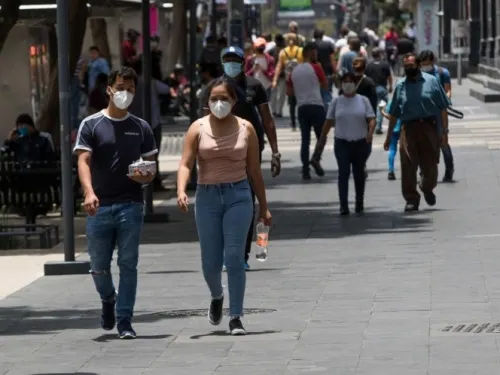 Por Covid-19 mexicanos se bañan menos, revela encuesta