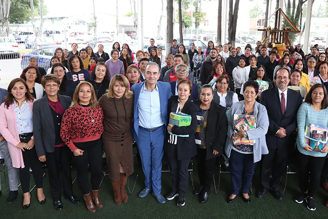 SEP entrega 20 mil libros