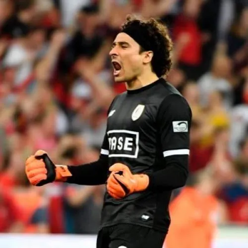 Guillermo Ochoa, cada vez más cerca de la Champions League