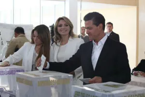 Acude a votar Enrique Peña Nieto