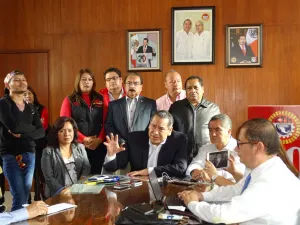 Cetemistas reconocen a Carlos Aceves del Olmo