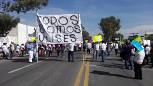 Bloquean federal Puebla-Atlixco, exigen búsqueda de desaparecido