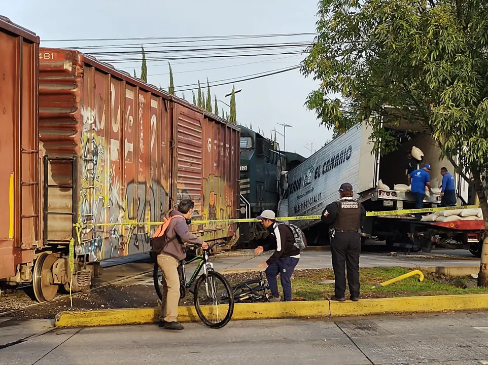 Choque de tren y tráiler
