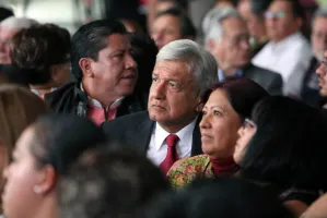 Cuestiona SEP defensa que hace AMLO de líder del magisterio disidente