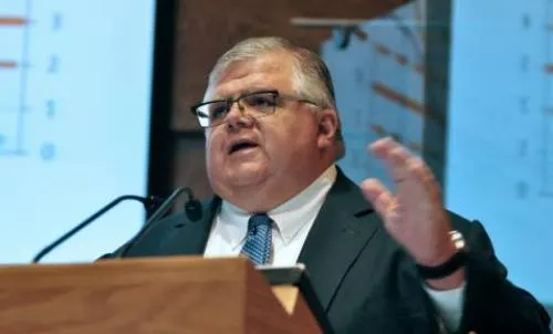 Próximo gobernador del Banxico debe asegurar autonomía: Carstens