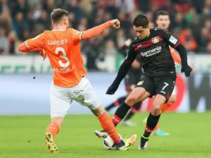 Leverkusen gana 3-2, pero ‘Chicharito’ no anota