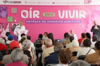 Entrega Ayuntamiento de Puebla 50 aparatos auditivos mediante el programa “Oír para Vivir”