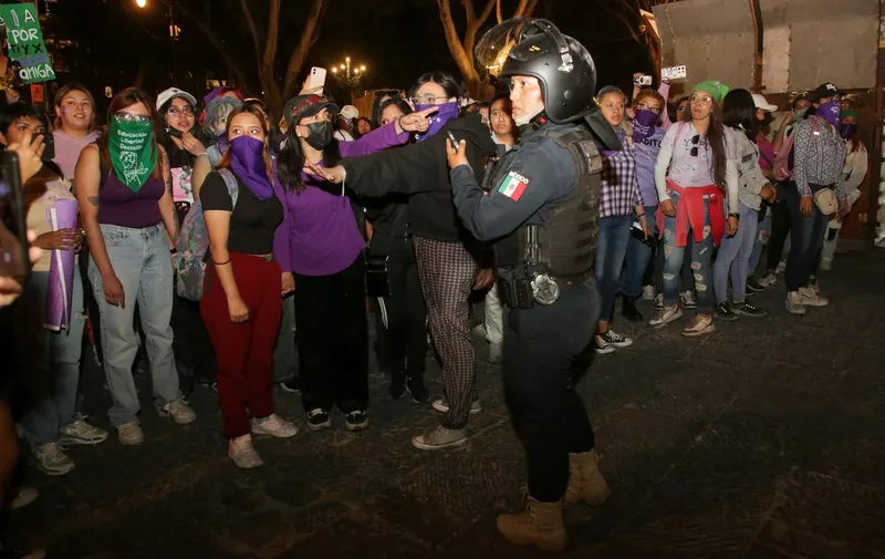 8m-marcha-palacio-municipal-pue