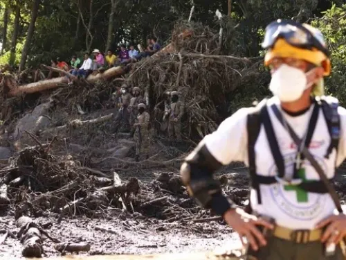 Deslave deja nueve muertos y 35 desaparecidos en El Salvador