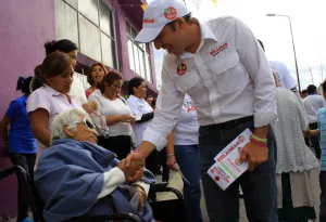 Héctor Sulaimán apoyará a personas de la tercera edad del Distrito XIV