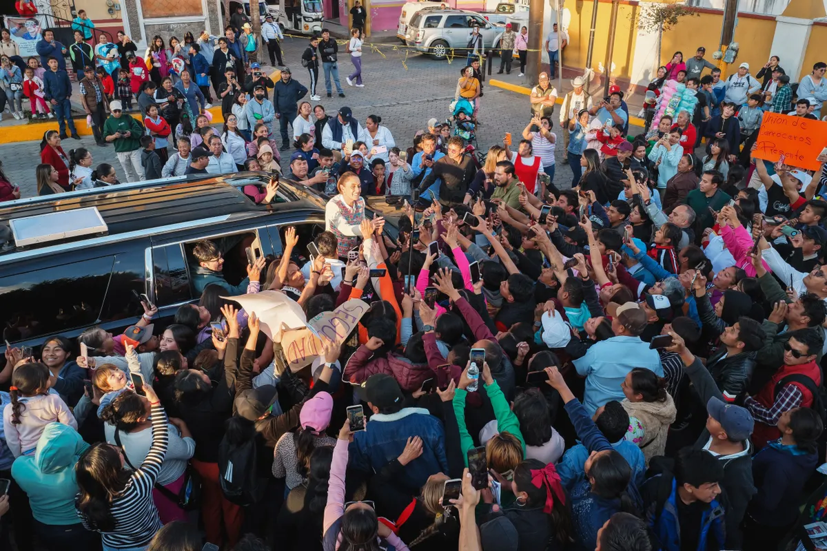“No llego sola, llegamos todas”: Sheinbaum entrega Pensión Mujeres Bienestar en Acatzingo