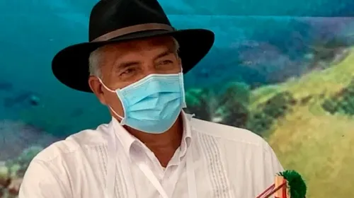 Entregan cuerpo de José Manuel Mireles a familiares; se desata gresca por los restos