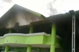 Normalistas toman e incendian alcaldía de Chiapas