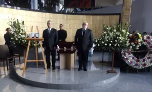 Fiscalía General del Estado rinde homenaje a Raúl Ávila