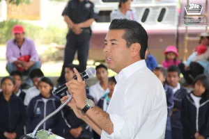 Néstor Camarillo inicia una obra más favoreciendo al sector educativo