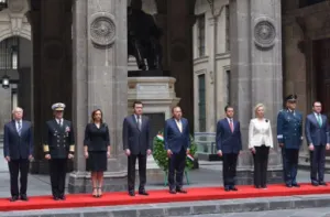 Peña encabeza ceremonia por 210 aniversario del natalicio de Juárez