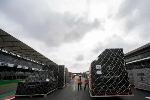 Llegan a México siete aviones con los monoplazas para el próximo Gran Premio de fórmula uno