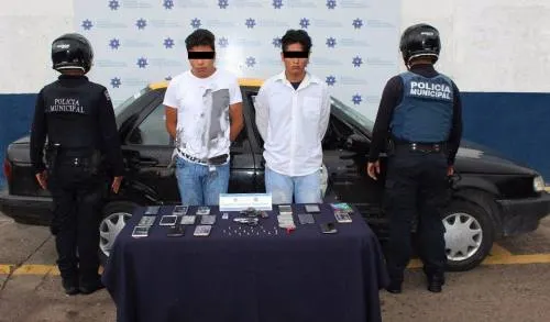 Frustran fuerzas municipales robo a tienda Elektra; Hay tres detenidos