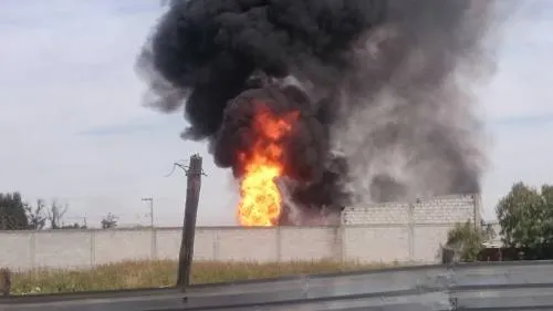 Arde bodega con combustible robado en el municipio de Los Reyes de Juárez