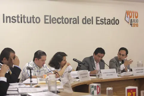 Consejeros del IEE esconden sus salarios