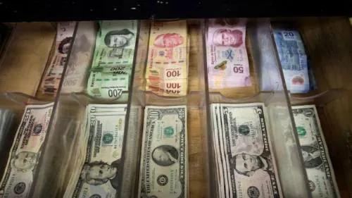 El peso perfila terminar febrero con el “corazón roto”