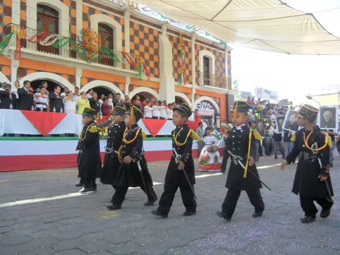 Matamorenses presenciaron el Desfile Cívico del 16 de septiembre