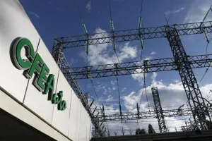 Destaca CFE en Davos baja de precios de electricidad en México