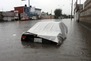 Falta de desazolve en las alcantarillas provocó inundaciones en Puebla