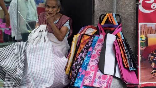 Promesa de AMLO subirá pensión para adultos mayores en 9 estados