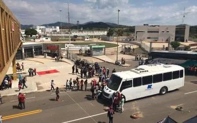 Liberan a 74 mujeres normalistas en Chiapas