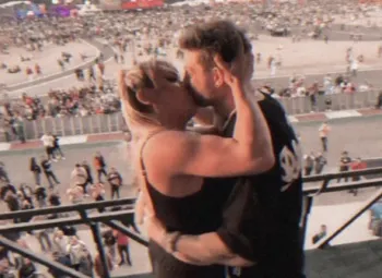 Wendy Guevara y Nicola Porcella se dan romántico beso en el Flow Fest