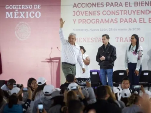 Garantiza López Obrador medicinas para niños con cáncer