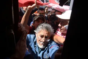 Maestros disidentes tratan de arribar a la fuerza al Congreso