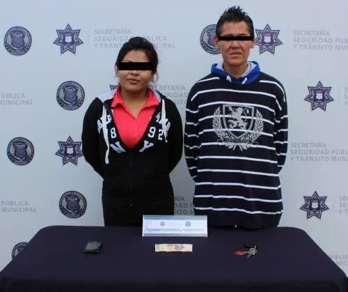 Detuvieron fuerzas municipales de Puebla a pareja por robo en agravio de un taxista