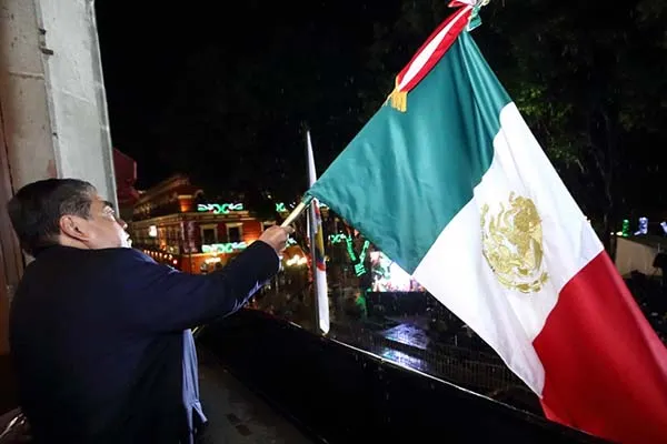 El grito oficial del ejecutivo y la pachanga del Ayuntamiento