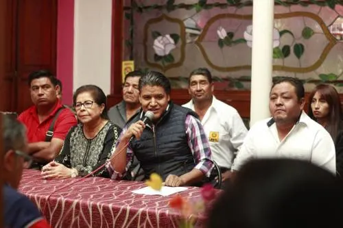 Perredistas acusan a Cárdenas de exclusión en campaña