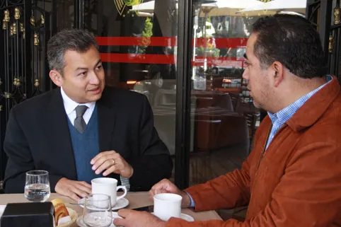 Rafael von Raesfeld declina a favor de Micalco Méndez