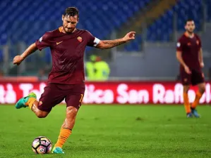 VIDEO: Totti cumple 40 años; ídolos felicitan al eterno capitán