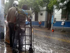 Inundaciones y autos varados, saldo por lluvia de esta noche