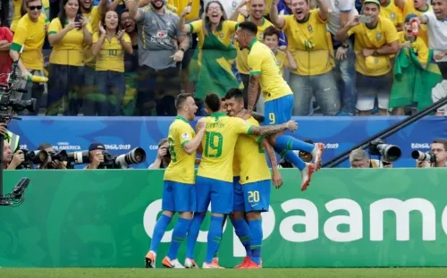 Brasil golea a Perú y avanza a Cuartos de Final