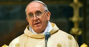 El Papa Francisco suaviza sanciones aprobadas contra curas pederastas; víctimas protestan
