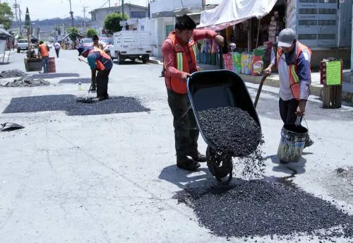 La reparación de vialidades continúa en toda la ciudad