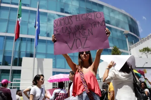 Demandan a FGE transparencia en cifras feminicidios