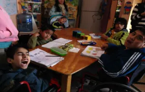 Gobierno abandona a escuela de niños con parálisis cerebral