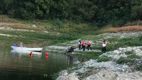 Cae auto a Lago de Valsequillo y muere hombre de la tercera edad