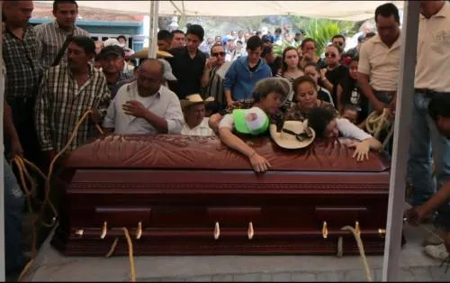 Sepultan en Chilpancingo a candidato del PRI asesinado
