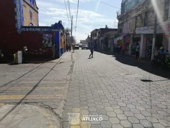 Con operativo, buscan erradicar el comercio informal en calles de Atlixco