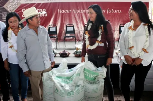 Entrega SDR paquetes tecnológicos a productores de Tepexco y Cohuecan