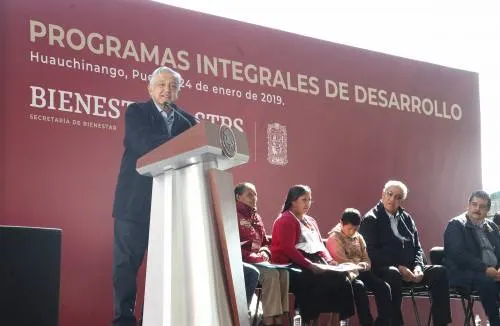 López Obrador y Paco Ignacio Taibo II presentan estrategia de lectura